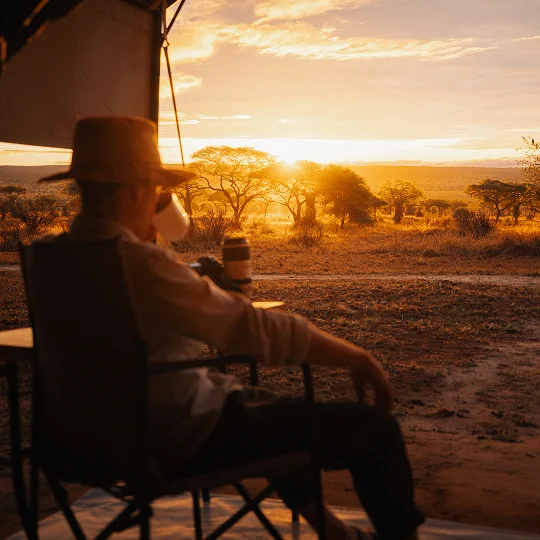Zalazak sunca u safari kampu u Tanzaniji Zalazak sunca u safari kampu u Tanzaniji
